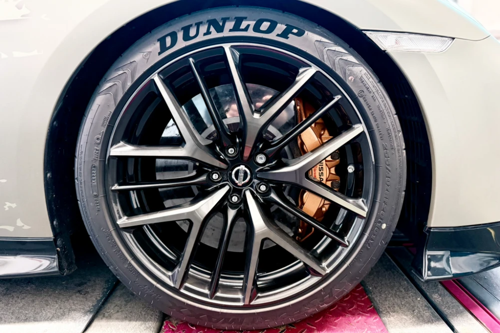 Reifen von Dunlop bei der Hauptuntersuchung bei Hett und Hemm