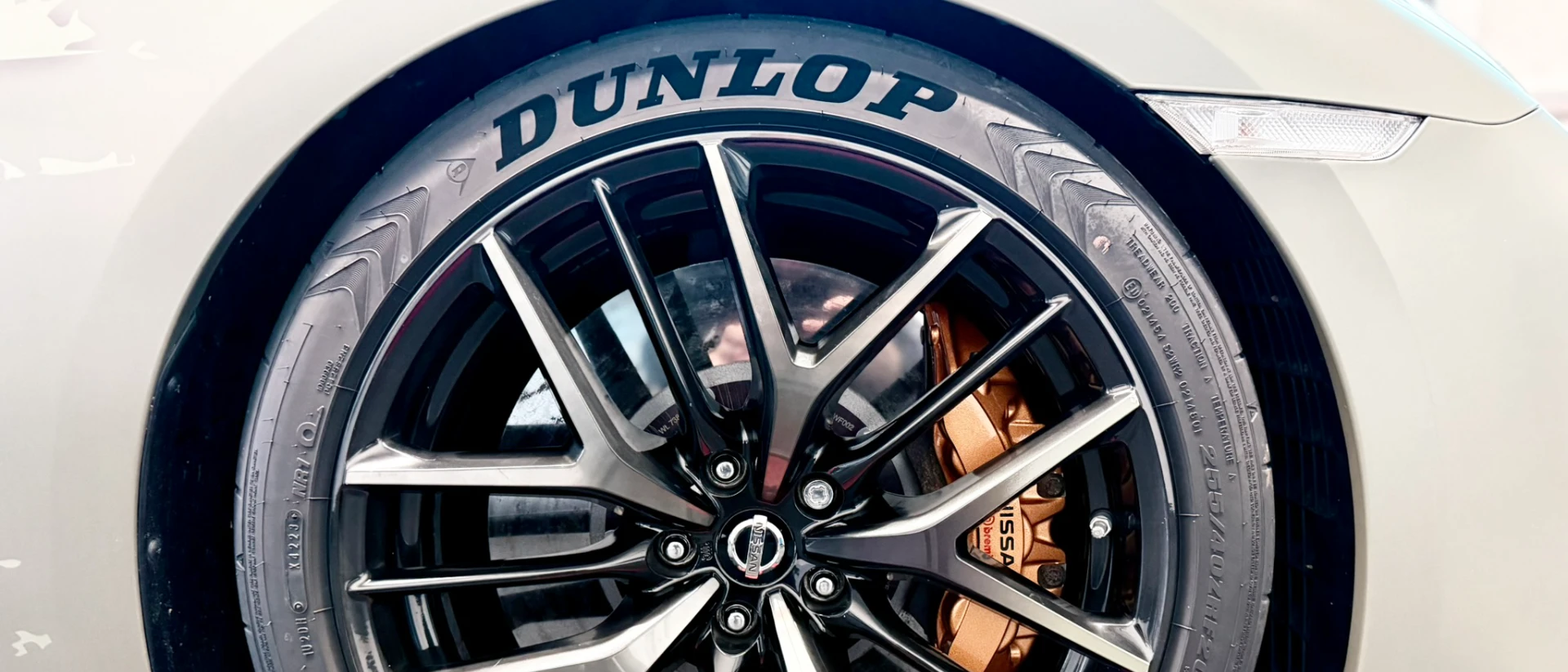 Reifen von Dunlop bei der Hauptuntersuchung bei Hett und Hemm