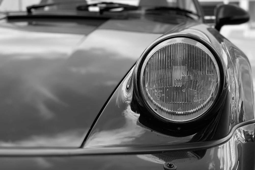 Scheinwerfer Fahrzeugbeleuchtung eines Oldtimer Porsche